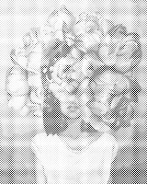 Femme cachée dans les pivoines - Dottingo